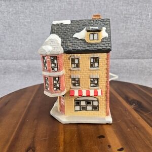 Dickens Collectables Hand Painted Porcelain Lighted House‎ Village Toy Shop